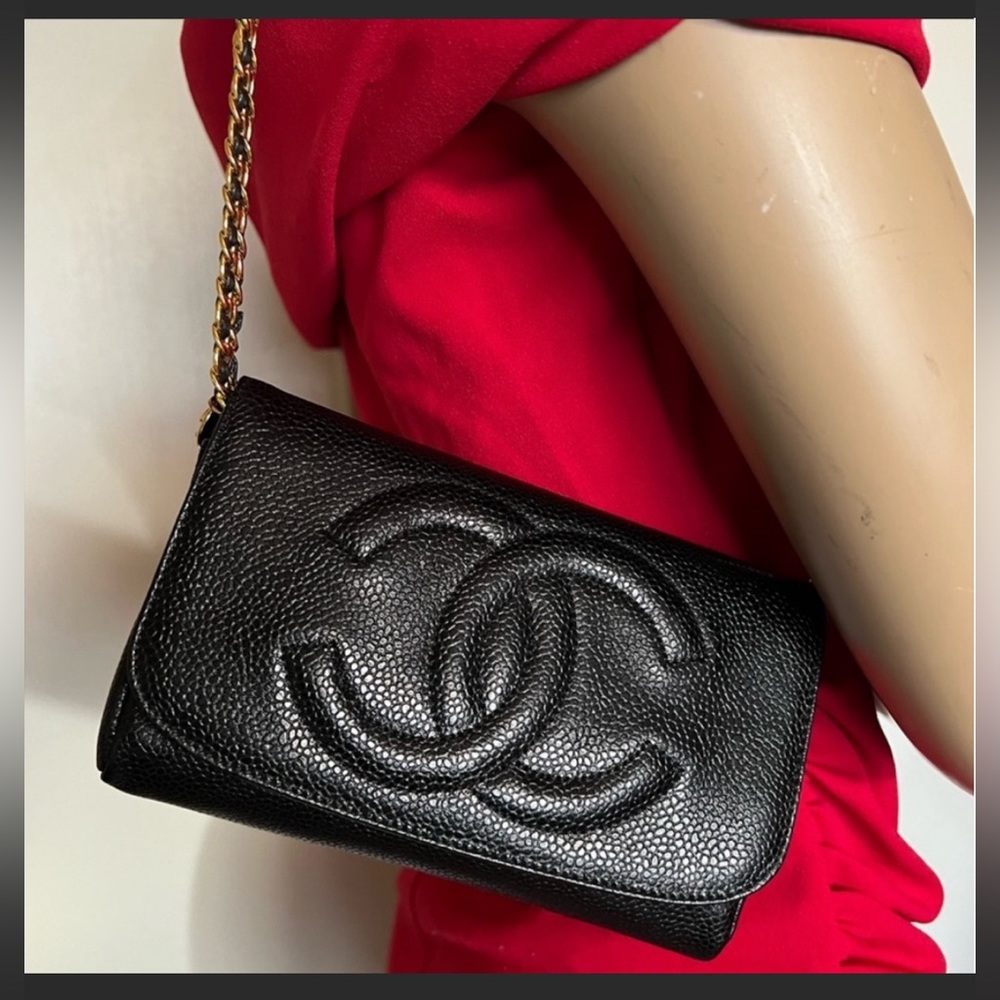 🚫SOLD🚫CHANNEL CLUTCH 3Way💥BE ON TREND BUT NOT BROKE💥Big Savings💰EUC GORG💥 - Picture 2 of 16